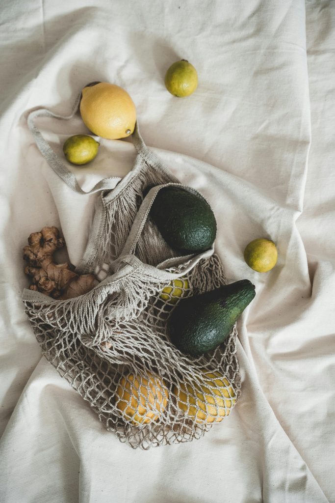 Mesh bag with fruit